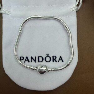 Pandora Moments Heart Clasp Bangle 7.5 in